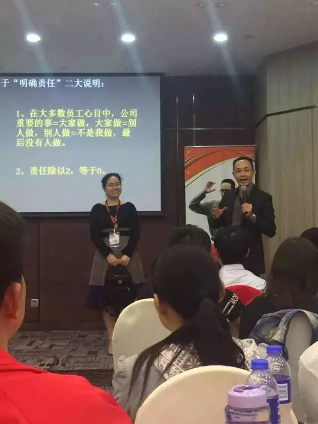 為員工注入強(qiáng)勁動(dòng)力 《不抱怨的世界》培訓(xùn)會(huì)圓滿(mǎn)落幕
